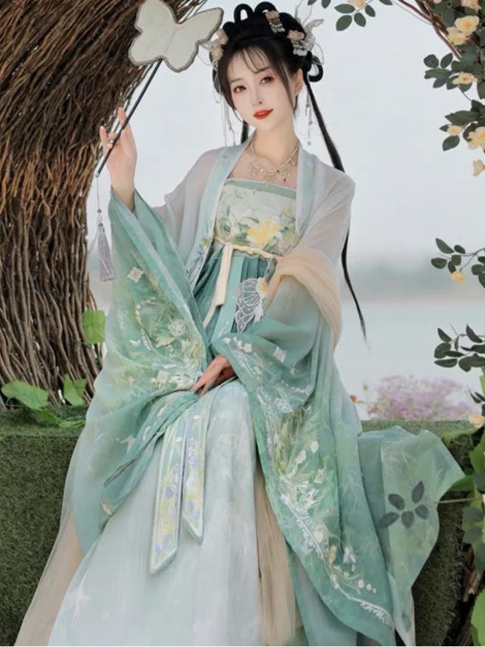 Like New* YesStyle Green Floral Embroidered Hanfu (L)+Fan and Hairpin